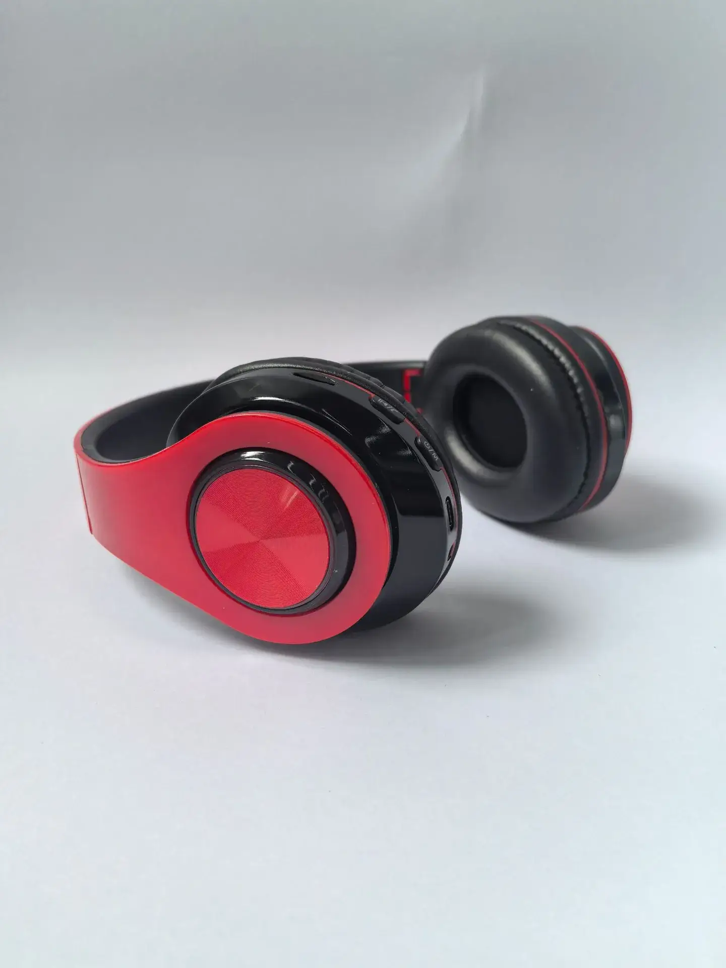 Wireless Bluetooth Headset Red Black Foldable Subwoofer — feature 10