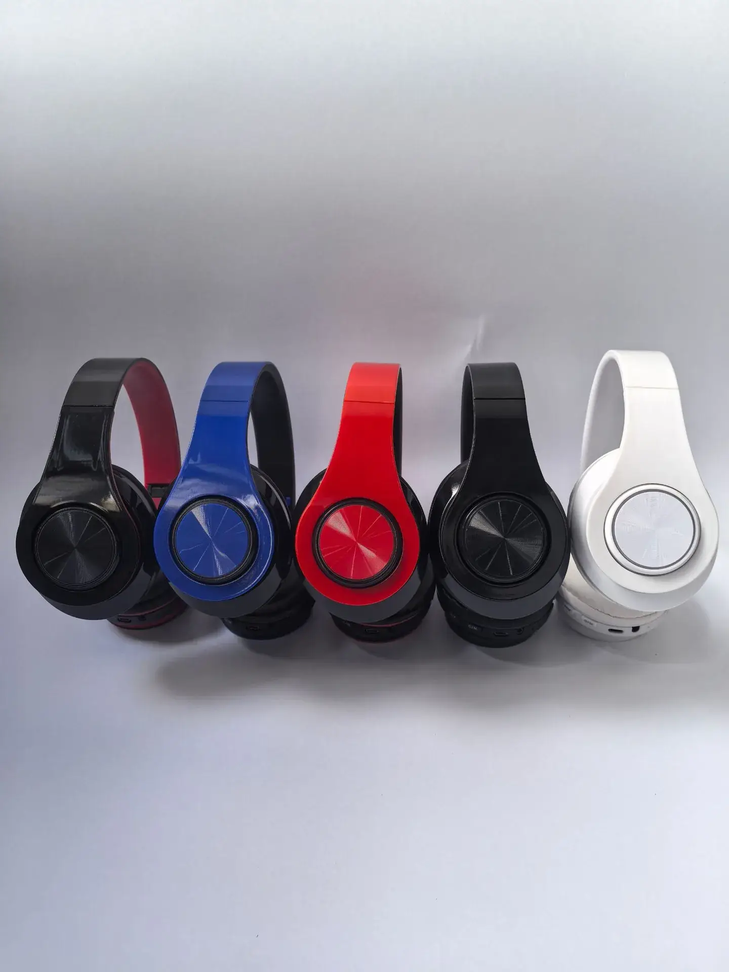 Wireless Bluetooth Headset Red Black Foldable Subwoofer — feature 2