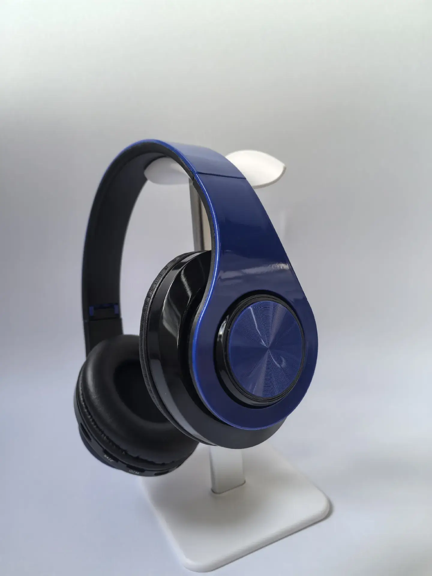 Wireless Bluetooth Headset Red Black Foldable Subwoofer — feature 7