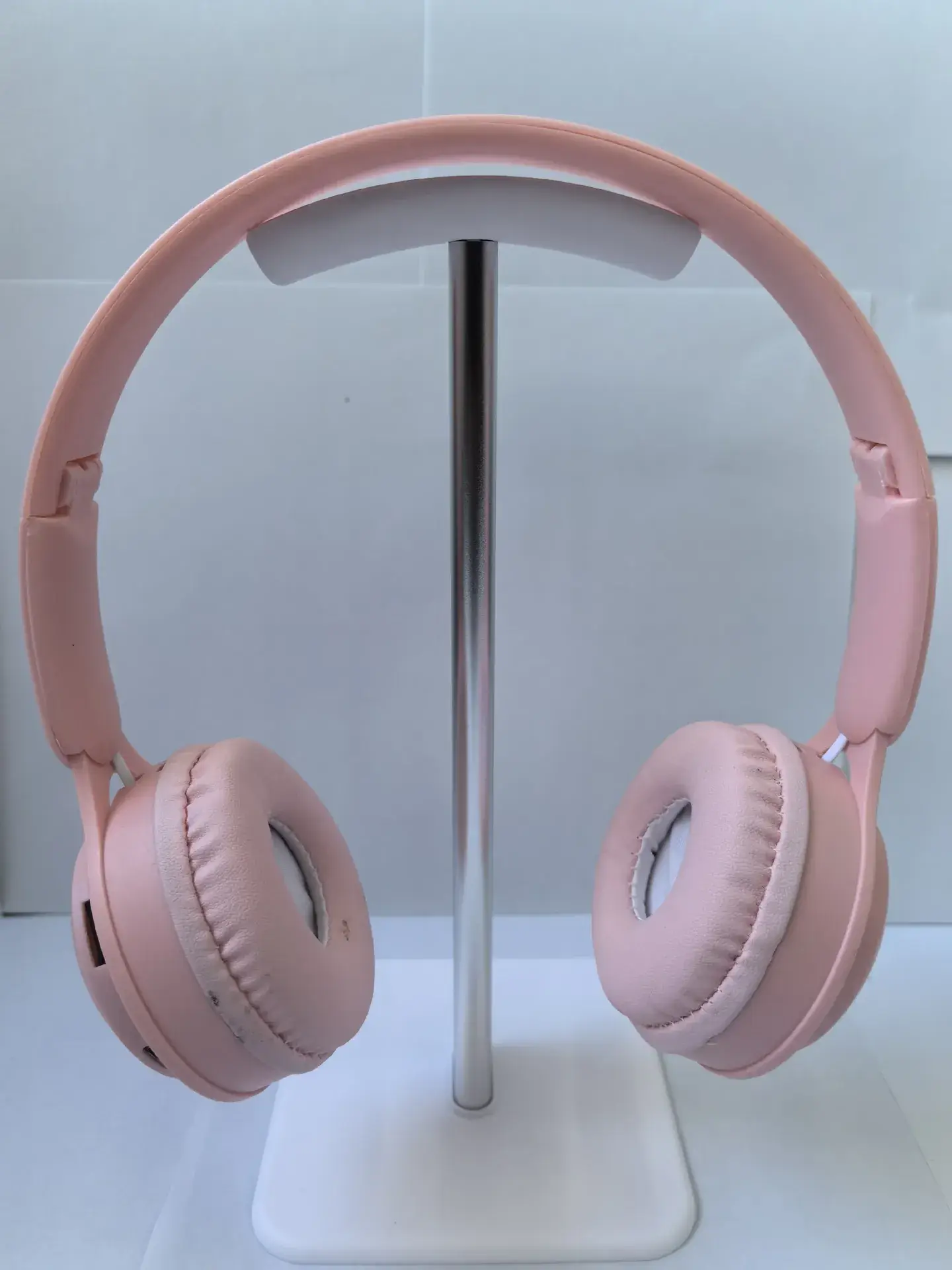 White Bluetooth Over-Ear Headset Y08 — feature 5