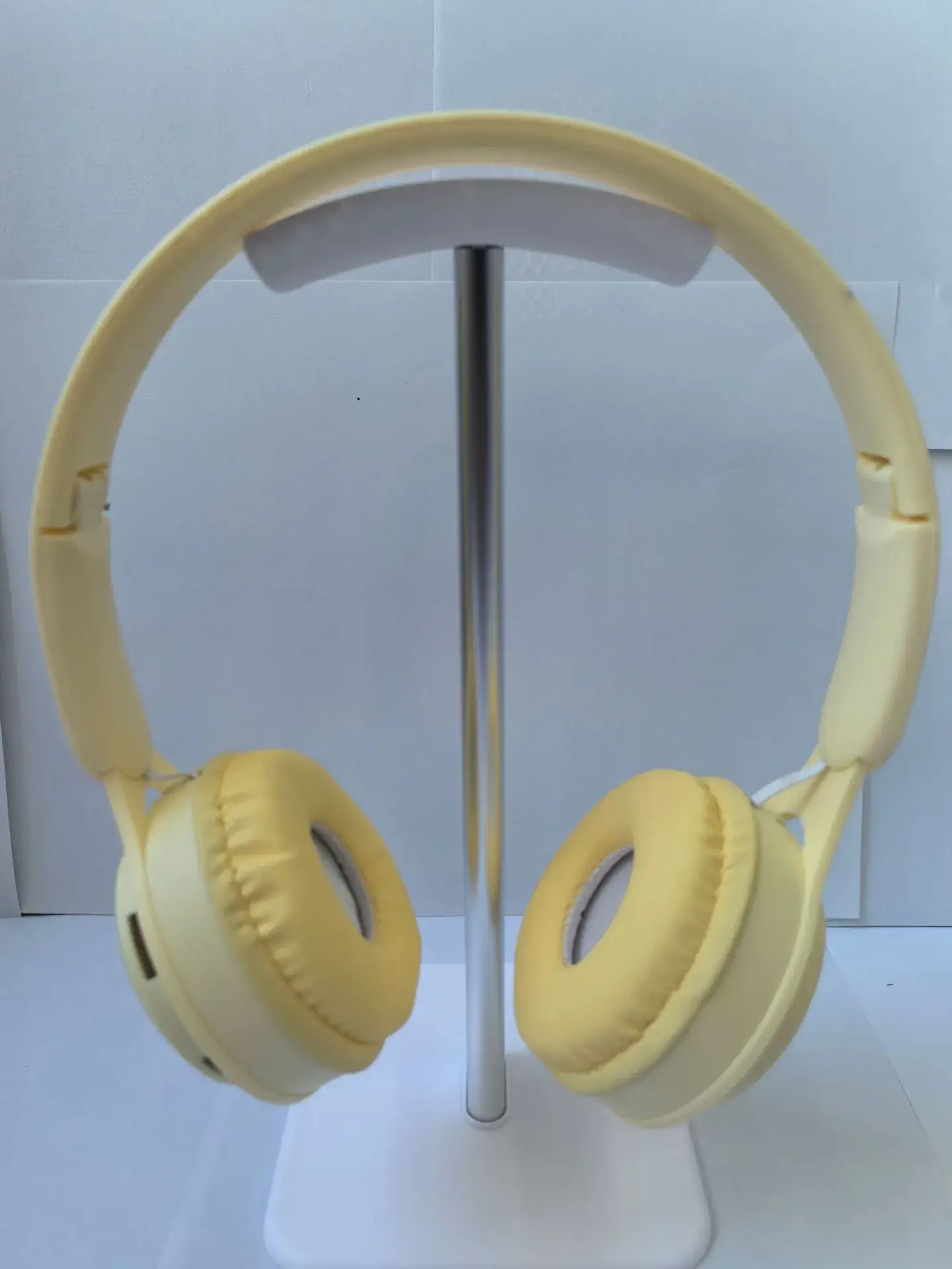 White Bluetooth Over-Ear Headset Y08 — feature 6