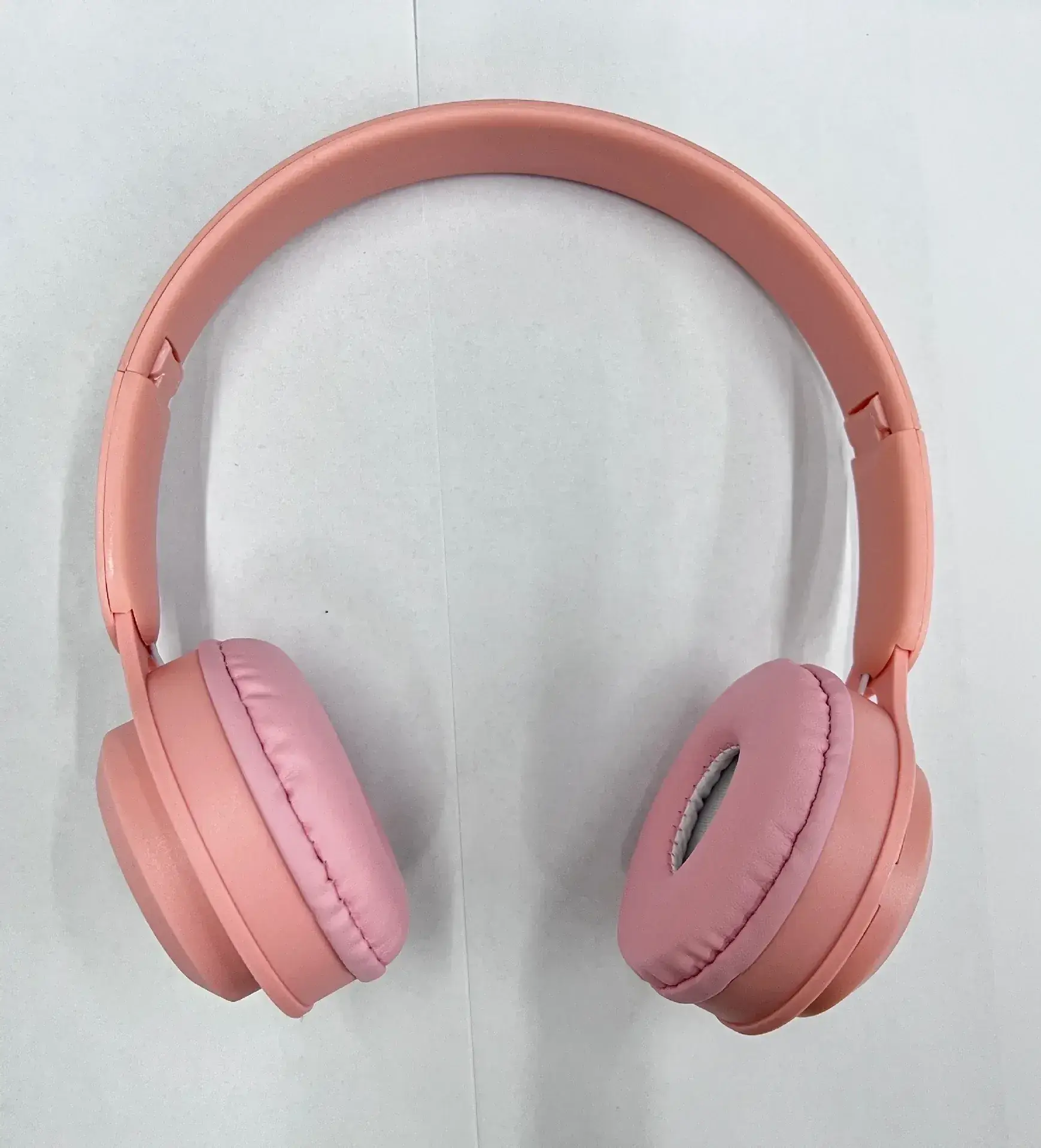 White Bluetooth Over-Ear Headset Y08 - Image 2