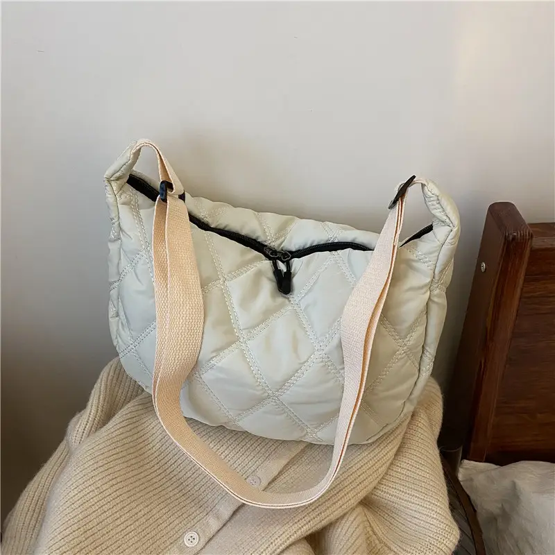 No pendant White