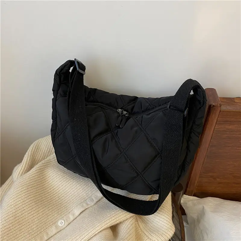 No pendant Black