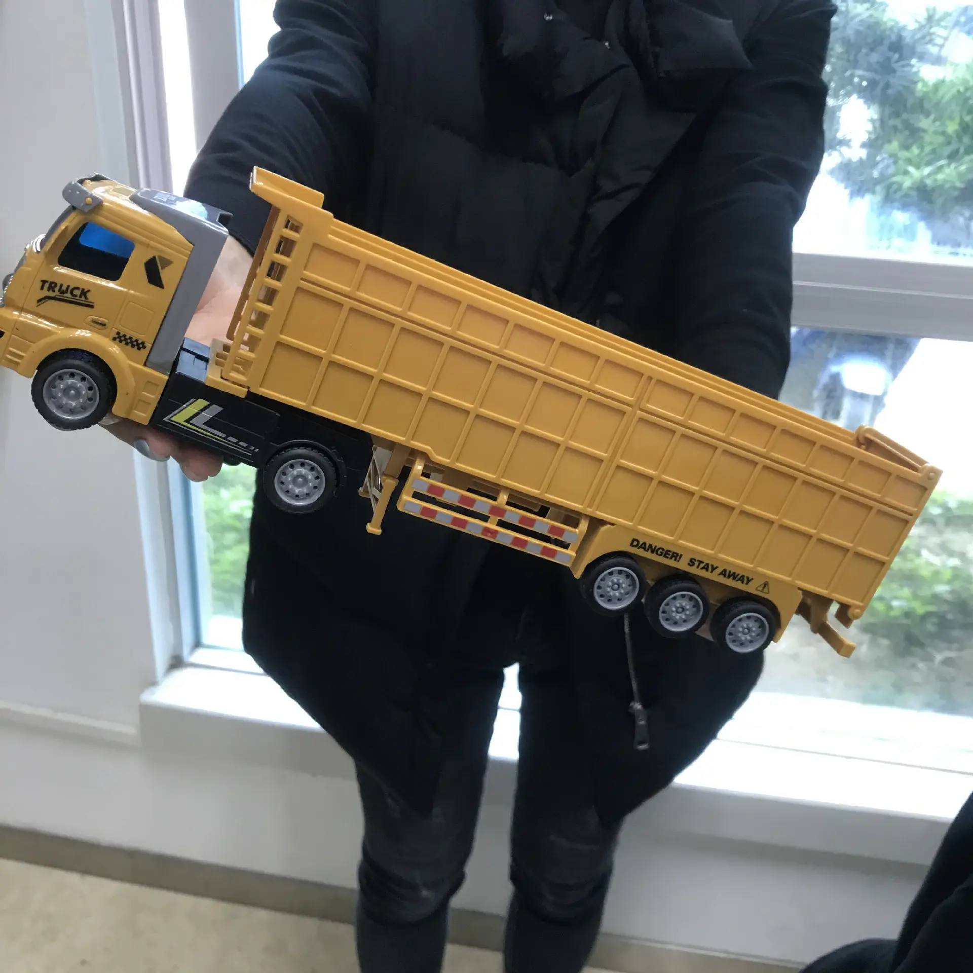 Children's Pull Back Toy Truck 38cm Yellow — feature 3