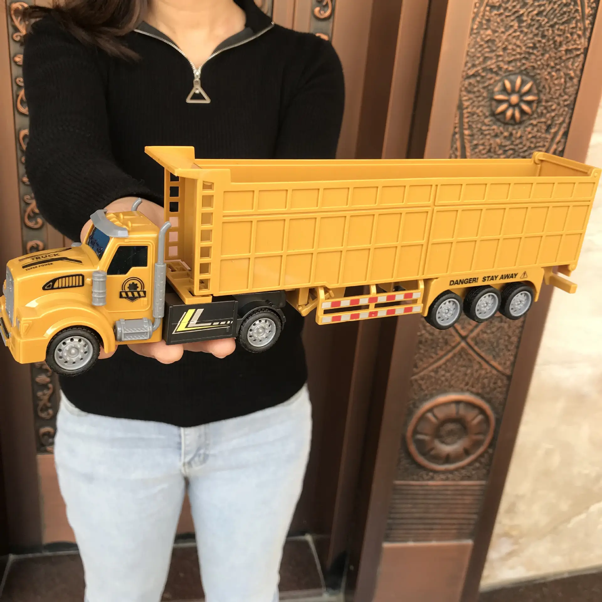 Children's Pull Back Toy Truck 38cm Yellow — feature 9