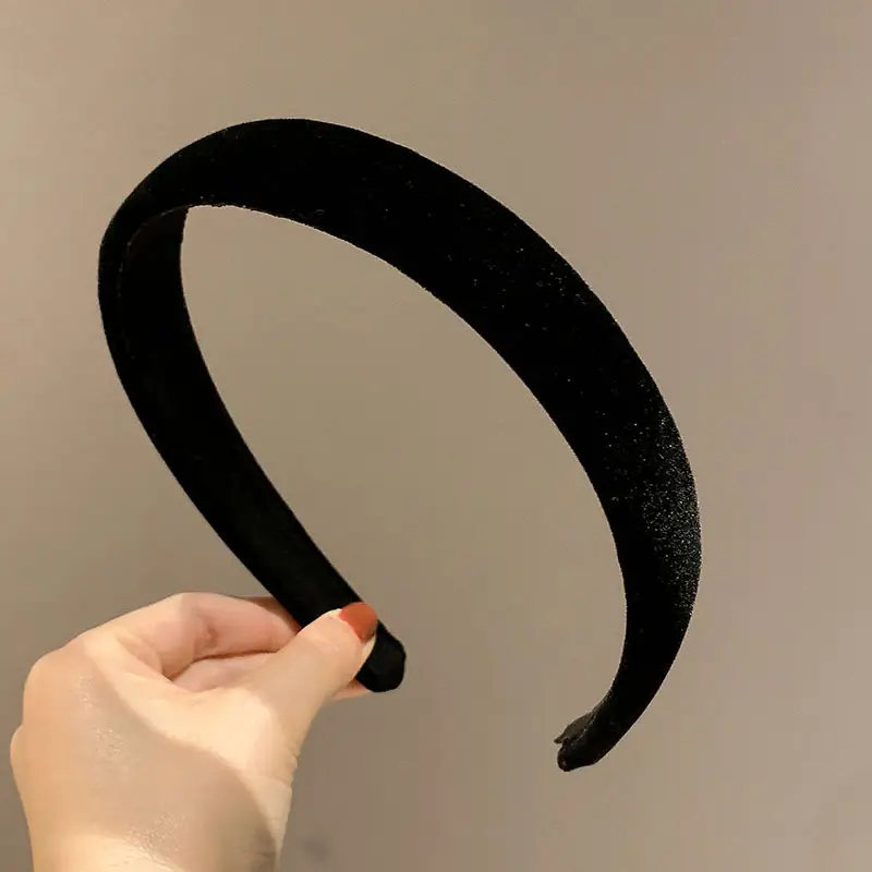 Black Pearl Hairpin Women's Winter Headband - Image 6