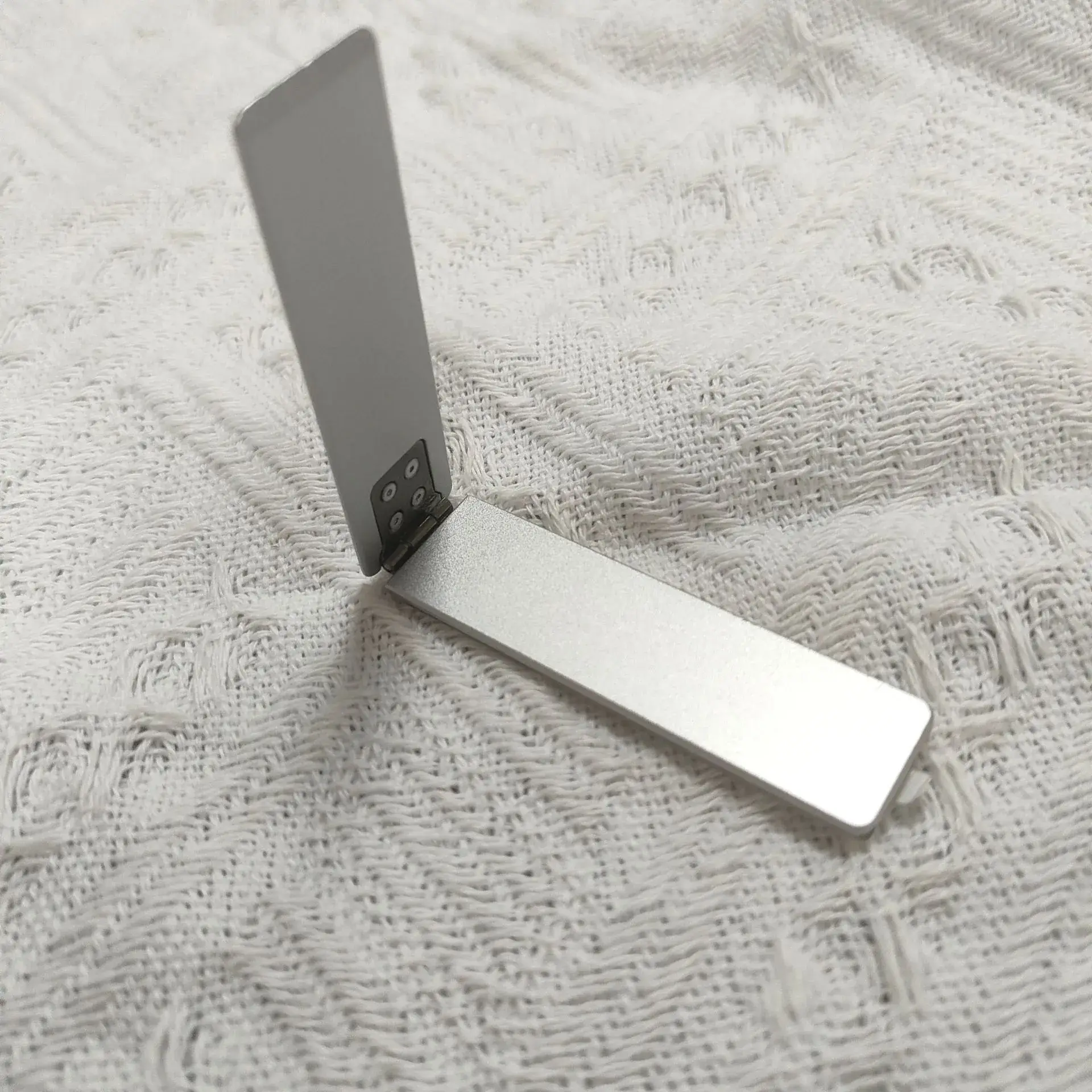 Magnetic Phone Holder for Desktop Use - Image 16