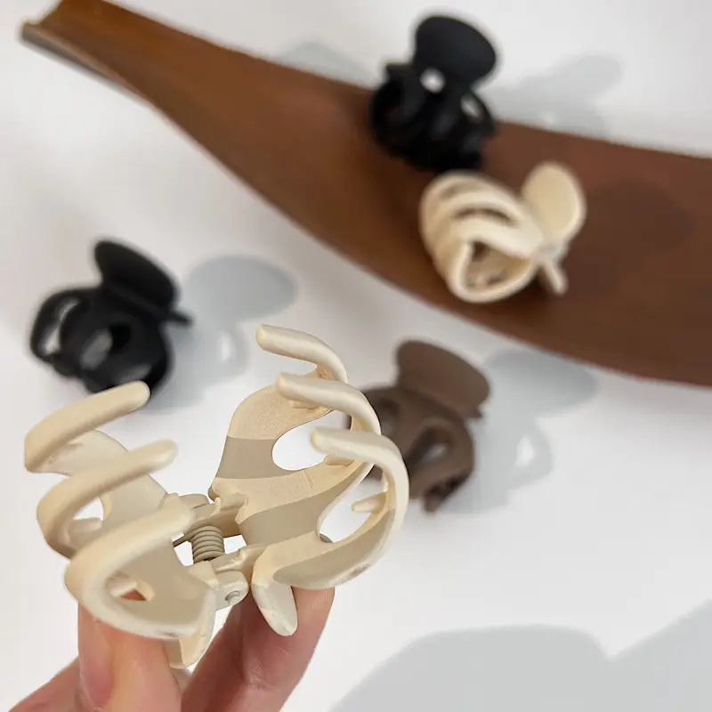 Black Shark Claw Hair Clip for Women Small - Image 5