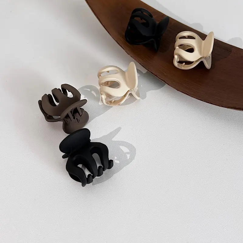 Black Shark Claw Hair Clip for Women Small — feature 11