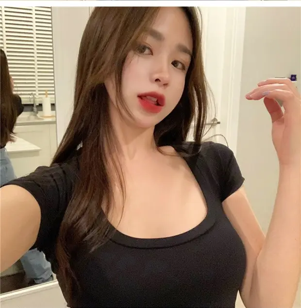 Women's White Crop Top Short Sleeve U-Neck Summer 2025 — feature 20