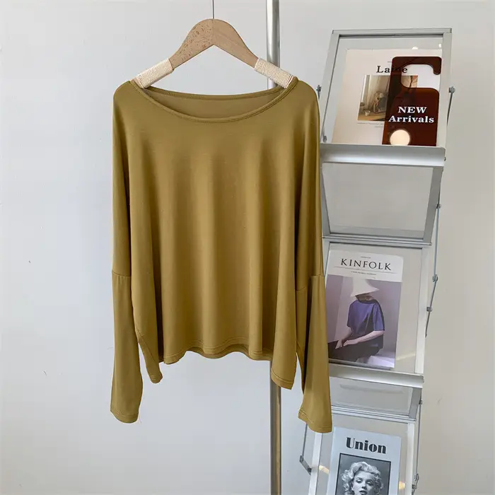 Women's Long Sleeve Solid Color Crewneck T-Shirt - Image 3