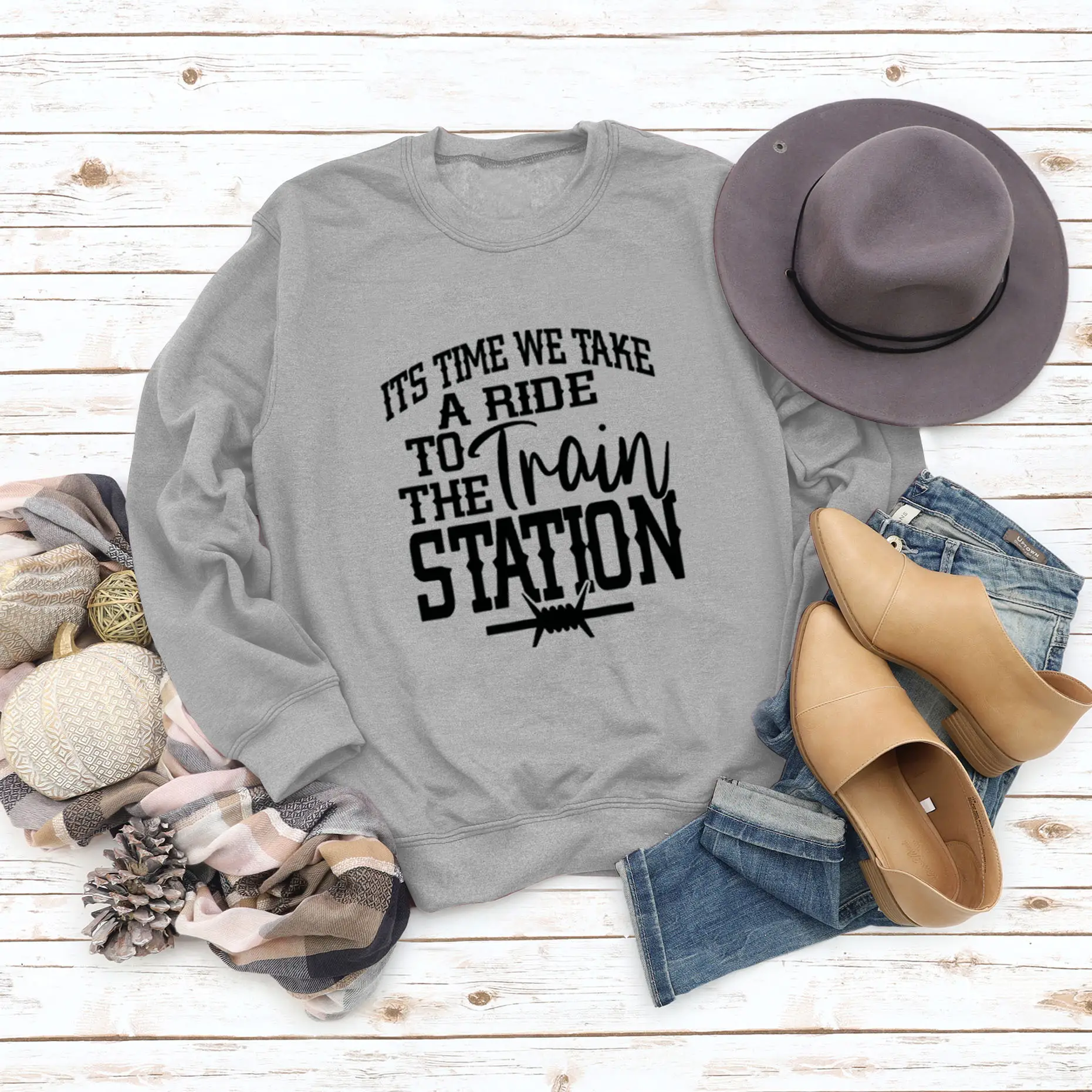 Women Red "FIDE TO THE Station" Sweatshirt - Image 5