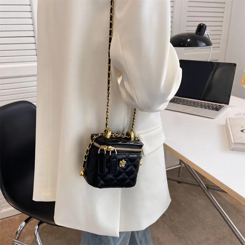 Pink Quilted Chain Shoulder Bag Set for Women - Image 5