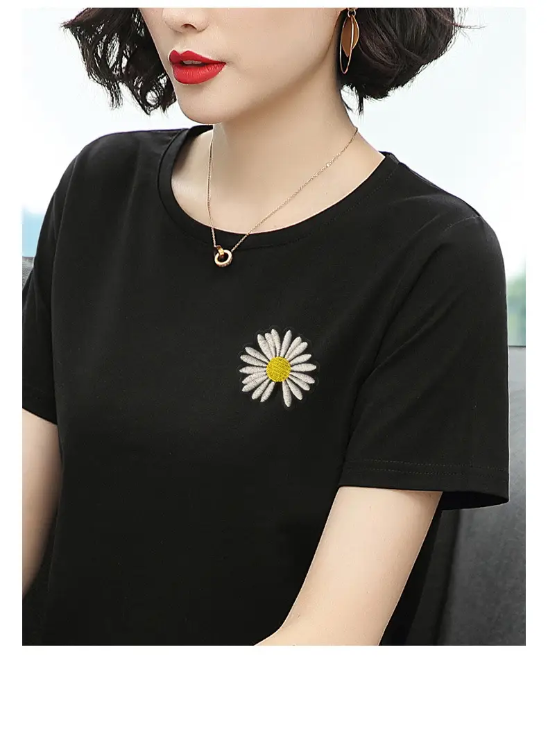 Women Printed T-Shirt Black Daisy Design Plus Size — feature 15