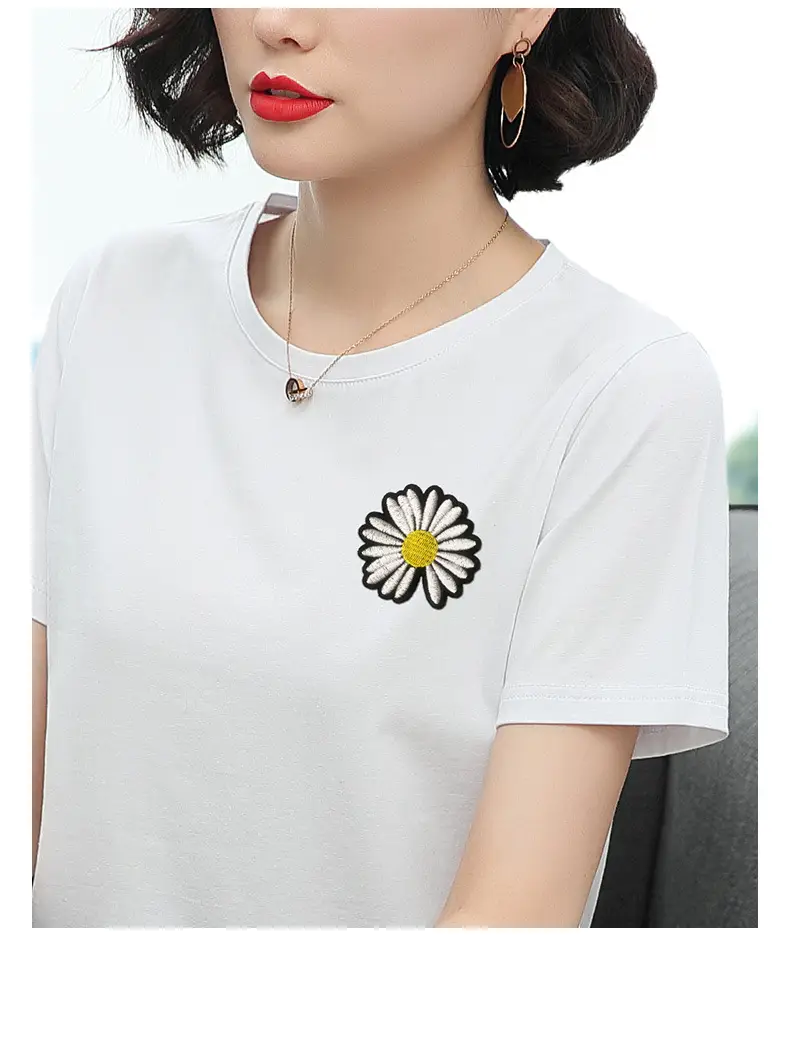 Women Printed T-Shirt Black Daisy Design Plus Size — feature 19