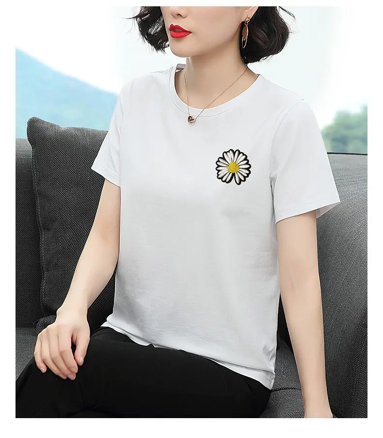 Women Printed T-Shirt Black Daisy Design Plus Size — feature 21