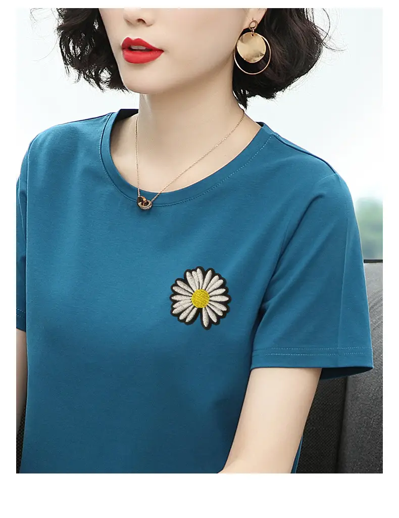 Women Printed T-Shirt Black Daisy Design Plus Size — feature 7