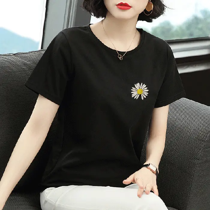 Women Printed T-Shirt Black Daisy Design Plus Size - Image 3
