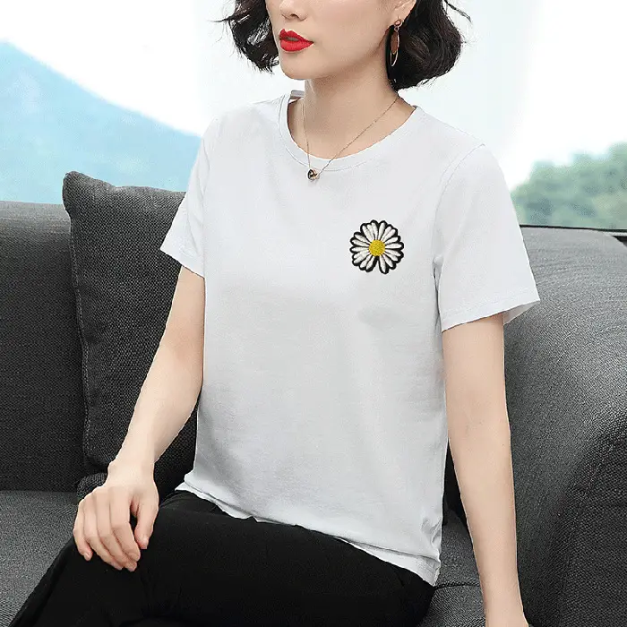 Women Printed T-Shirt Black Daisy Design Plus Size - Image 4