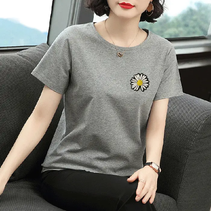 Women Printed T-Shirt Black Daisy Design Plus Size - Image 5