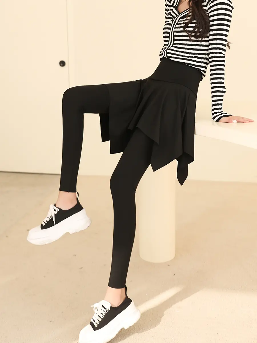 Women Sharkskin Hip-Lifting Pleated Culottes Leggings Set - Image 4
