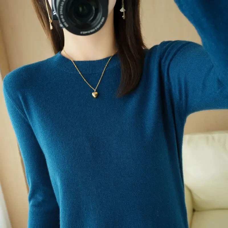 Women's 2022 Red Round Neck Sweater Large - Image 14