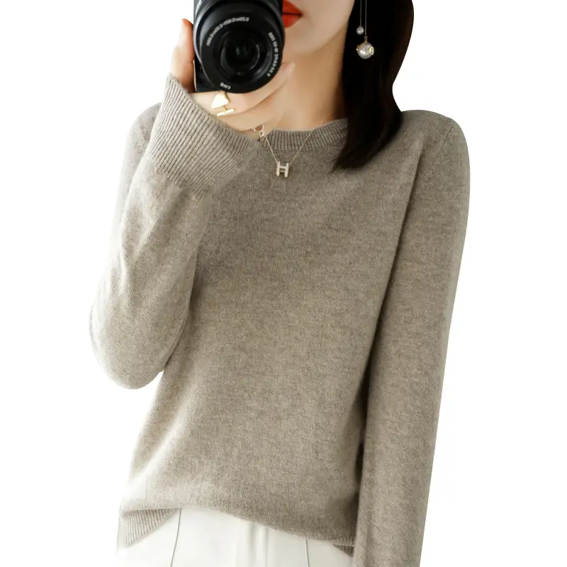 Women's 2022 Red Round Neck Sweater Large - Image 17