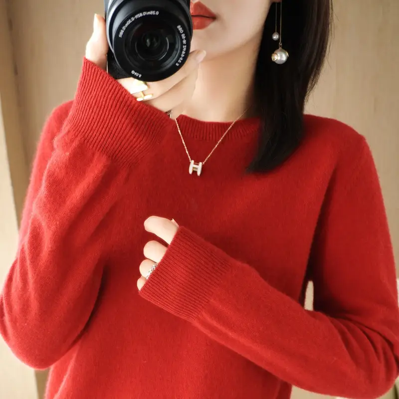 Women's 2022 Red Round Neck Sweater Large - Image 12