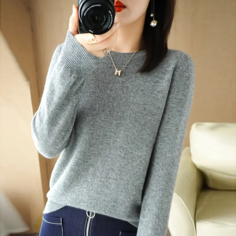 Women's 2022 Red Round Neck Sweater Large - Image 2
