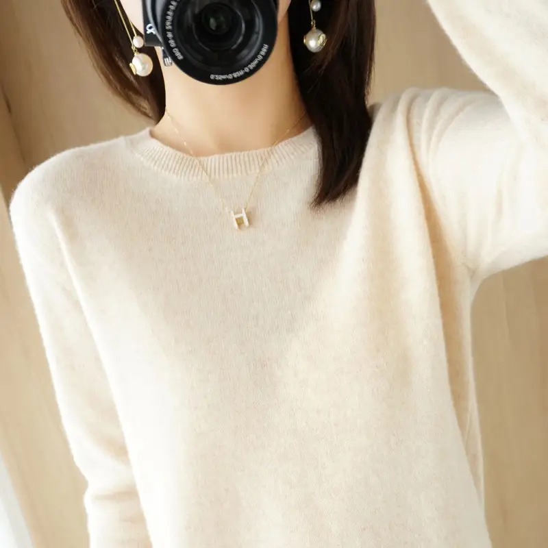 Women's 2022 Red Round Neck Sweater Large - Image 7