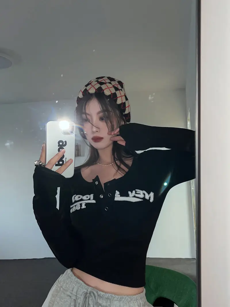 American Style Hot Girl Sexy Pit Base Shirt with Letter V-Neck — feature 24