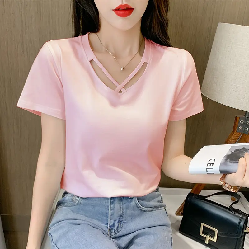 Women Pink V-Neck T-Shirt with Daisy Print - Image 2