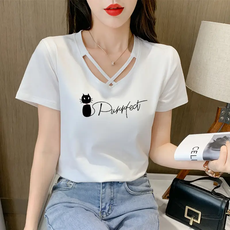 Women Pink V-Neck T-Shirt with Daisy Print - Image 17