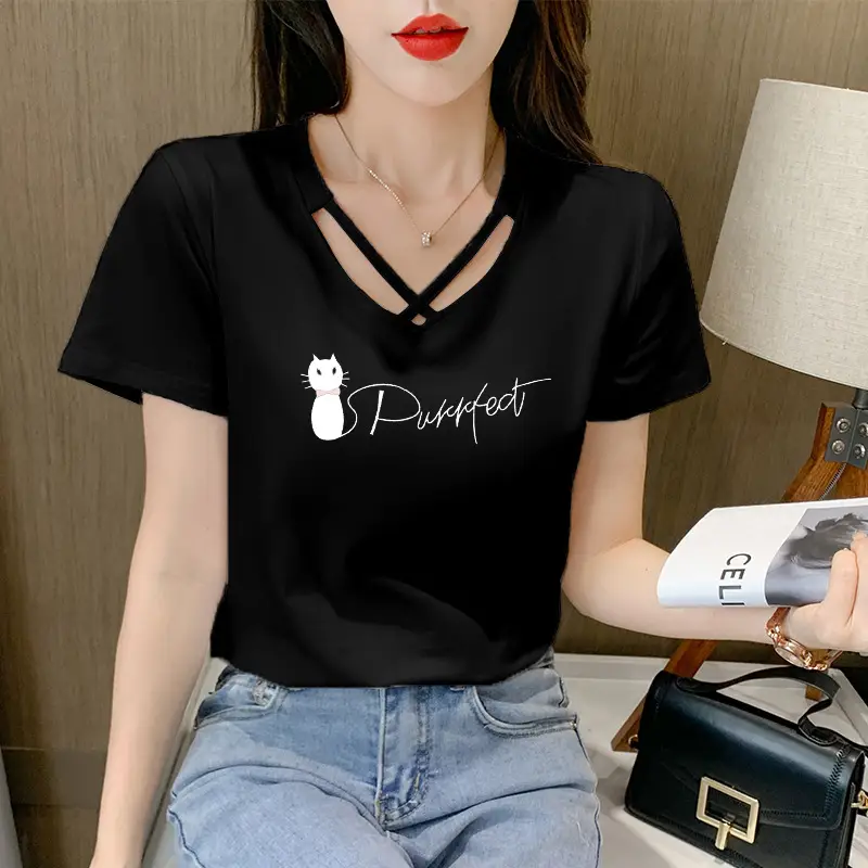 Women Pink V-Neck T-Shirt with Daisy Print - Image 19