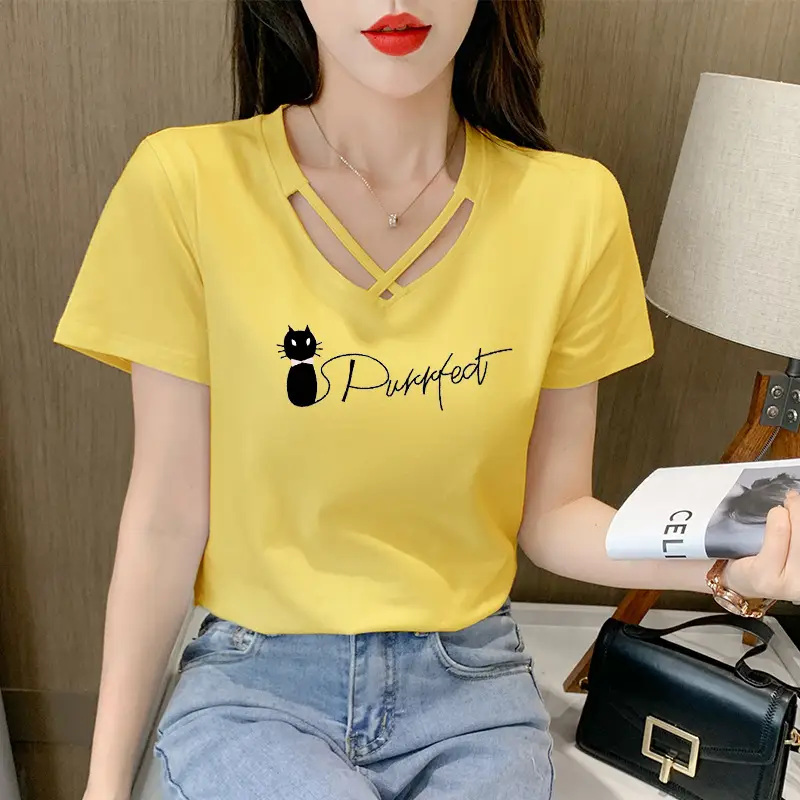 Women Pink V-Neck T-Shirt with Daisy Print - Image 20