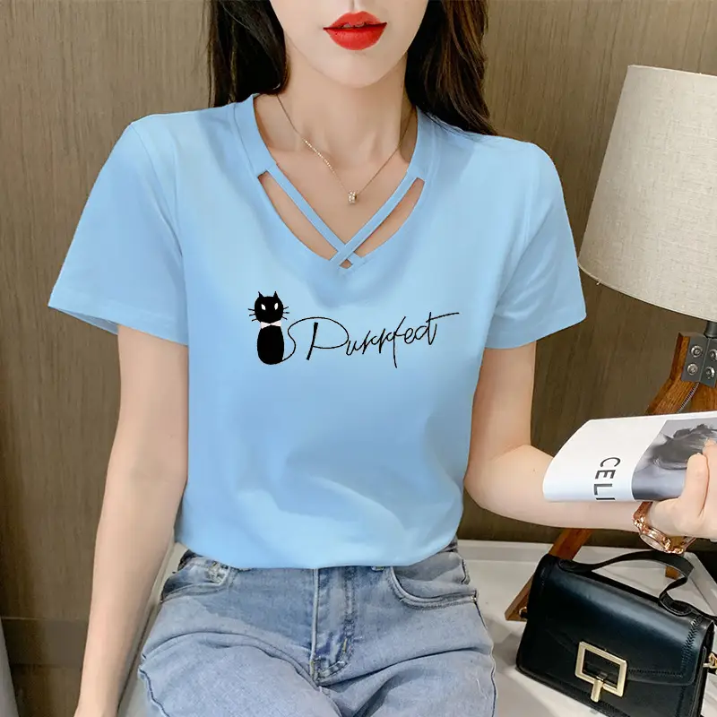Women Pink V-Neck T-Shirt with Daisy Print - Image 21