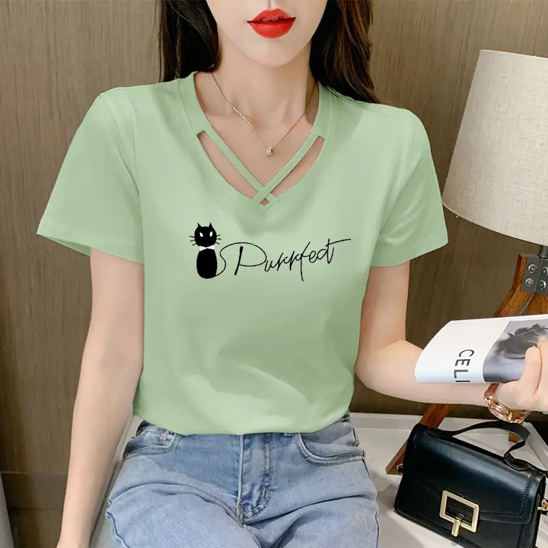 Women Pink V-Neck T-Shirt with Daisy Print - Image 22