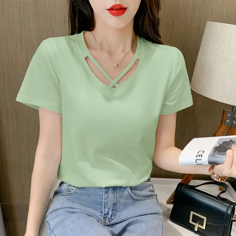 Women Pink V-Neck T-Shirt with Daisy Print - Image 6