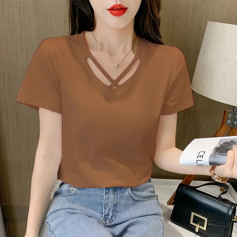 Women Pink V-Neck T-Shirt with Daisy Print - Image 8