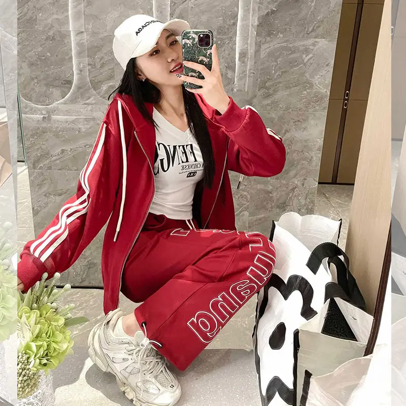 Women White V-Neck Sweatshirt Set with "Jun Fences" Print