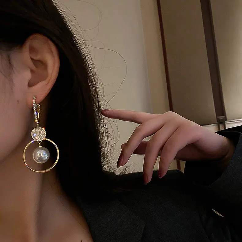 Women's Pearl Circle Pearl Drop Earrings Gold Plated — feature 3