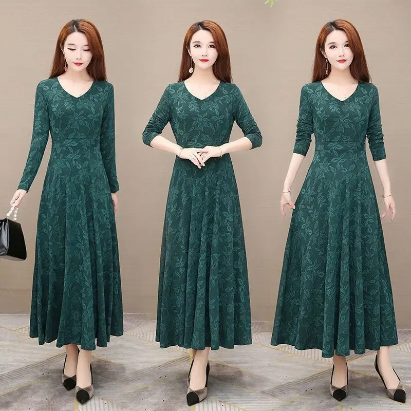 Elegant Green Long Sleeve V-Neck Dress for Women - Image 3