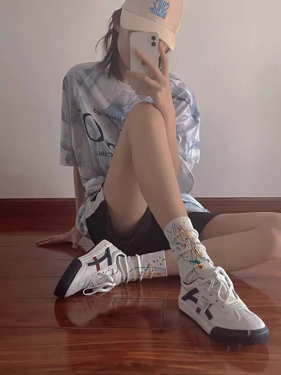 White Socks for Women, Mid-Calf Socks for Spring and Summer, Japanese Style Splash-Ink Graffiti Hip-Hop Couple Style Long Socks, Men's Trendy Casual Cotton Socks