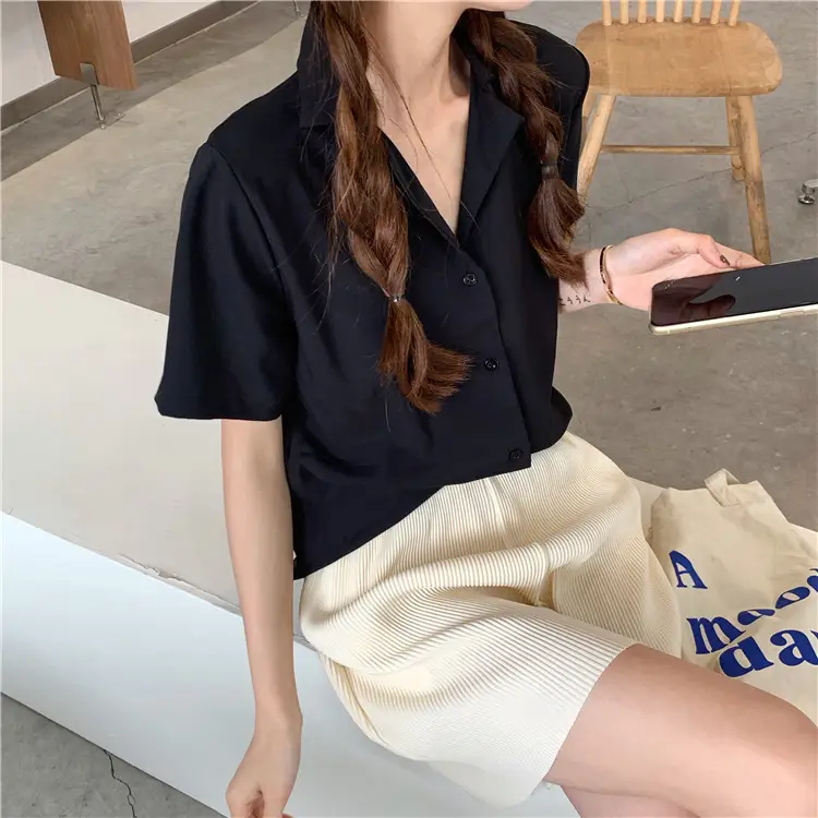 帮手描述图：气质翻领白衬衫女设计感小众上衣夏季2022年新款