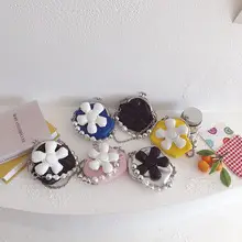 Little Princess Crossbody Bag with Pearl Chain — feature 3