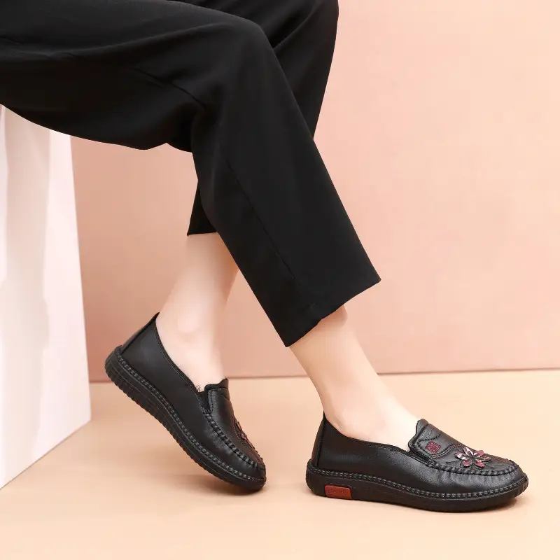 Women Traditional Beijing Cloth Shoes Lightweight Non-Slip Soft Soled