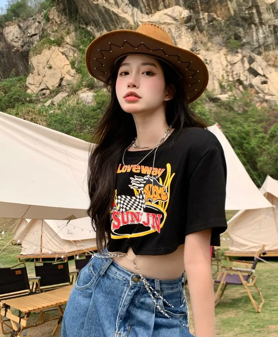Women Black Checkered Print T-Shirt with Chain - Image 7