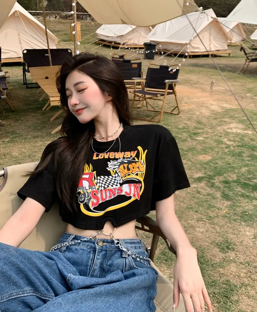 Women Black Checkered Print T-Shirt with Chain — feature 4