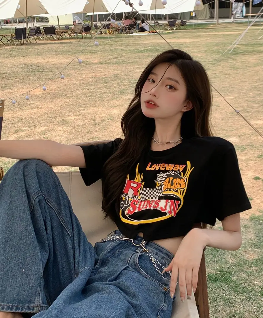 Women Black Checkered Print T-Shirt with Chain — feature 7